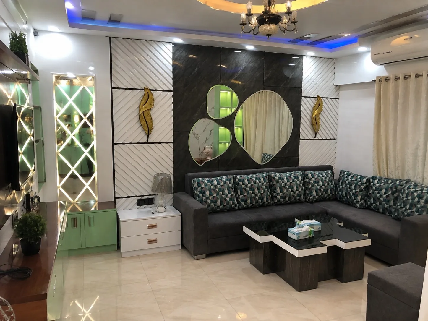 Living room with a fabric sofa, jute rug, rattan pendants and soft daylight